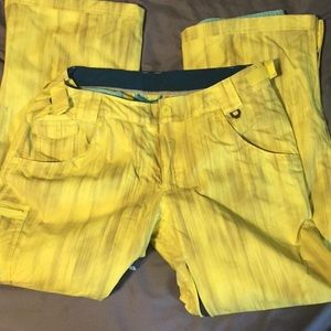 Women’s Under Armour Large Snow Pants